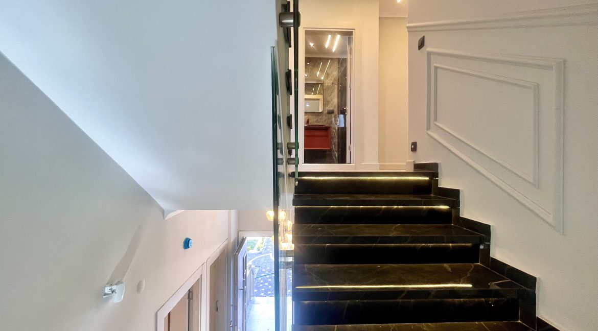 Tahtakuşlar’da Doğayla İç İçe , Modern Tasarımlı Müstakil Havuzlu Villa