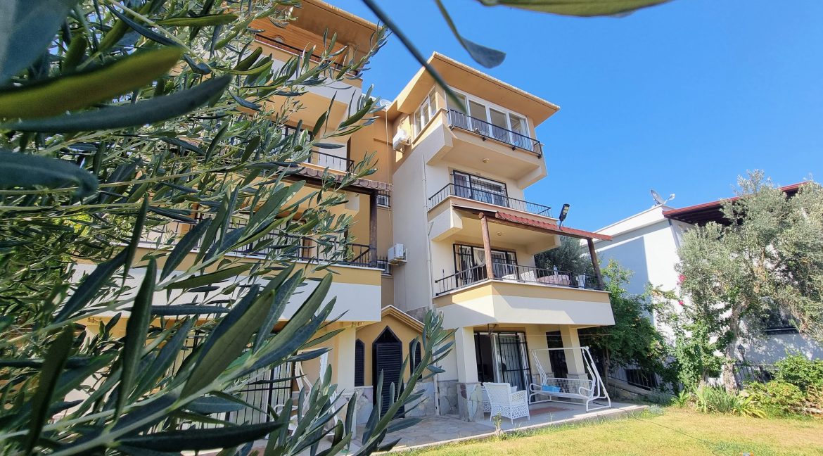 Küçükkuyu'da Satılık Deniz Manzaralı Forleks Villa (1)