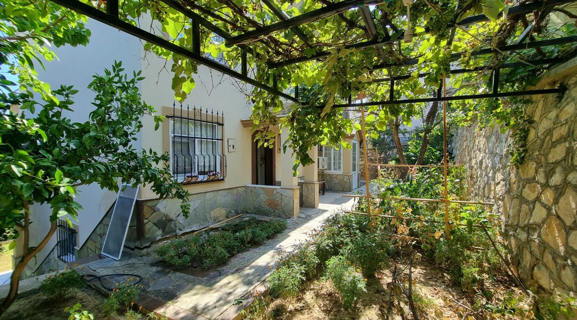 Küçükkuyu'da Satılık Deniz Manzaralı Forleks Villa (7)