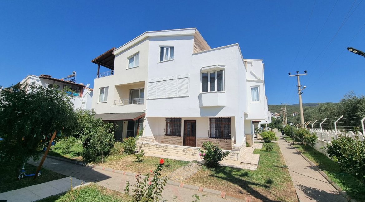 Narlı Sahili Ormancılar Sitesi'nde Satılık Tripleks (1)_1600x901