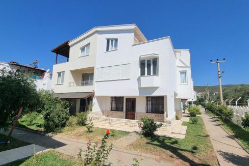 Narlı Sahili Ormancılar Sitesi'nde Satılık Tripleks