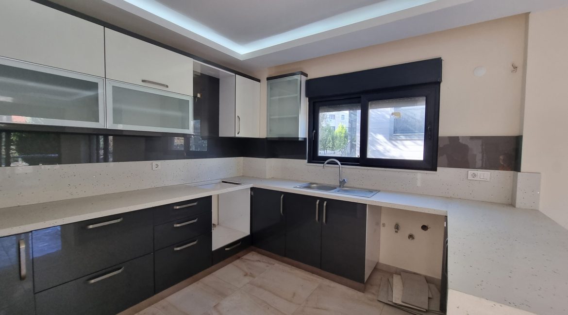 Narlı Sahili'nde Satılık Denize Yakın Villa (13)