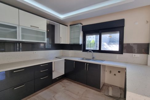 Narlı Sahili'nde Satılık Denize Yakın Villa (13)