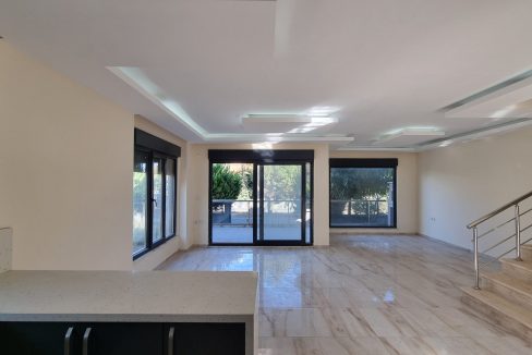 Narlı Sahili'nde Satılık Denize Yakın Villa (14)