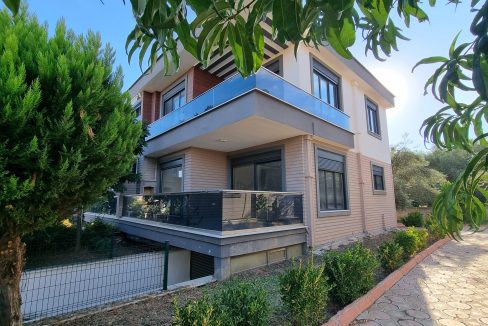 Narlı Sahili'nde Satılık Denize Yakın Villa