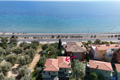 Mıhlı Mahallesi’nde Havuzlu Site içerisinde Satılık Bahçeli İkiz Ev