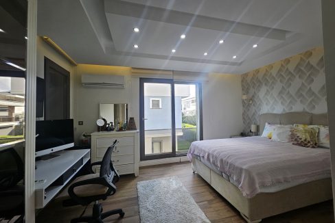 Küçükkuyu'da Satılık Ultra Lüks Tripkles Villa (19)