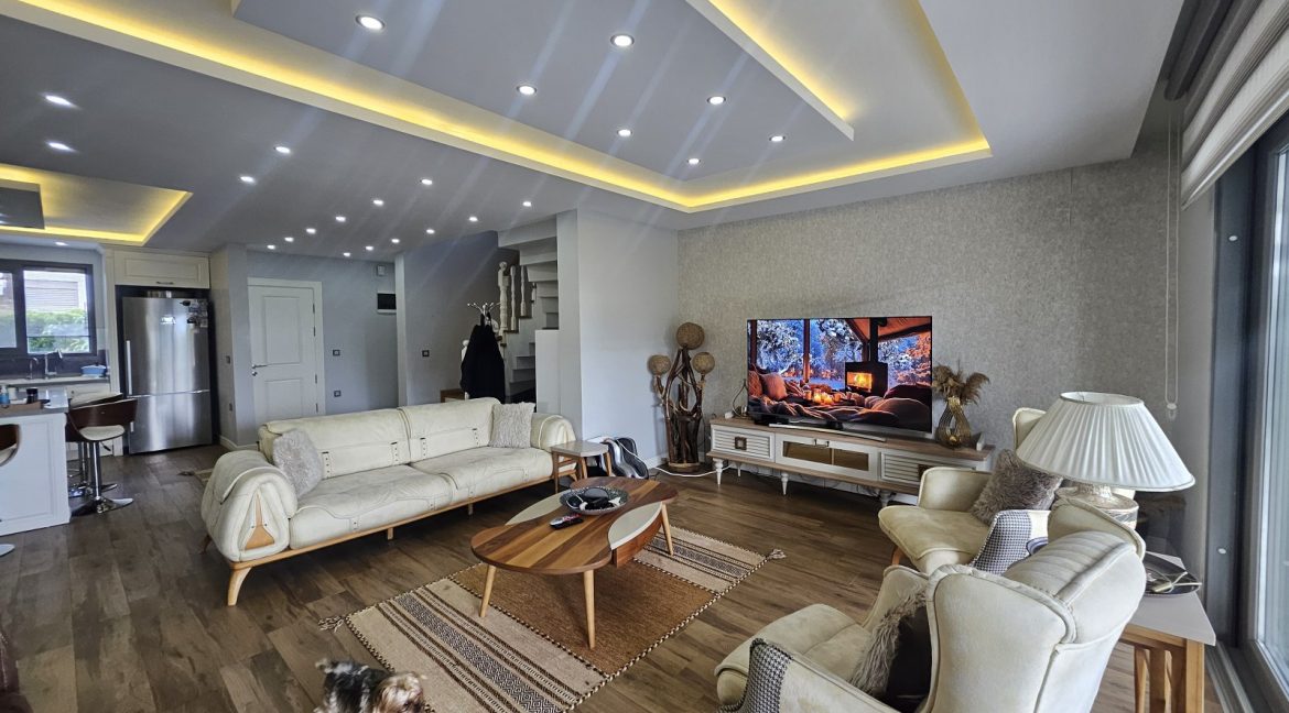 Küçükkuyu'da Satılık Ultra Lüks Tripkles Villa (2)