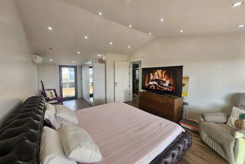 Küçükkuyu'da Satılık Ultra Lüks Tripkles Villa (28)