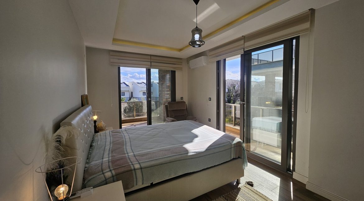 Küçükkuyu'da Satılık Ultra Lüks Tripkles Villa (41)