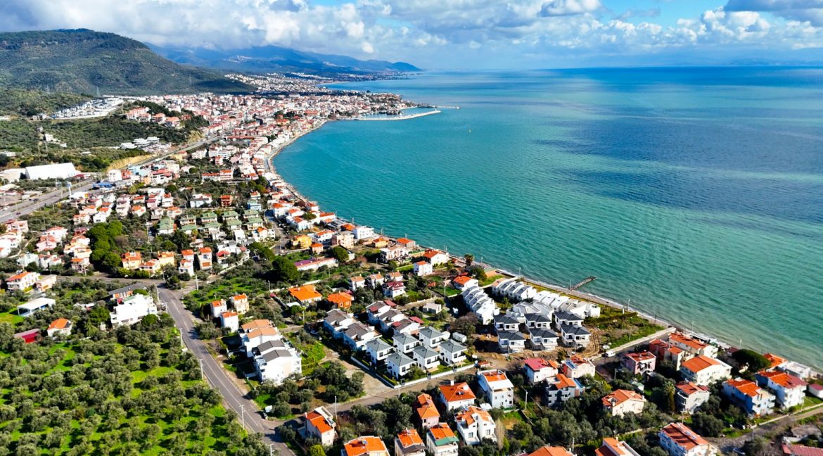 Küçükkuyu'da Satılık Ultra Lüks Tripkles Villa