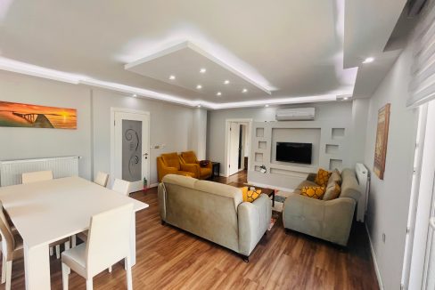 Sahil Mahallesi’nde Kiralık 3+1 Eşyalı Giriş Kat Daire