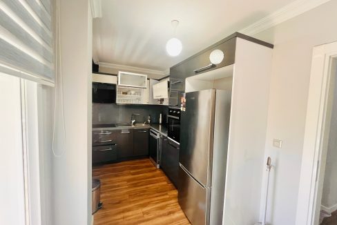 Sahil Mahallesi’nde Kiralık 3+1 Eşyalı Giriş Kat Daire