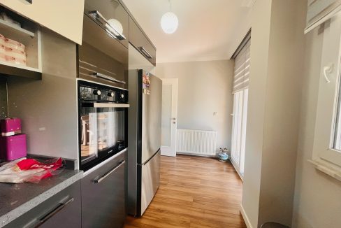 Sahil Mahallesi’nde Kiralık 3+1 Eşyalı Giriş Kat Daire