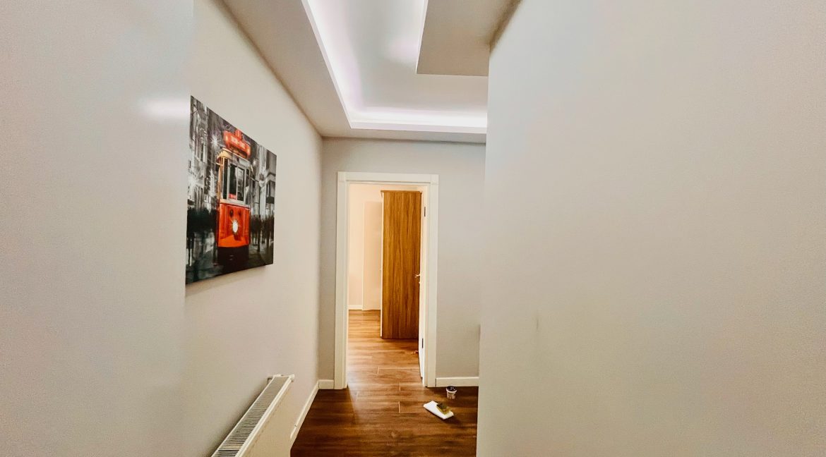 Sahil Mahallesi’nde Kiralık 3+1 Eşyalı Giriş Kat Daire