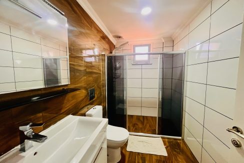 Sahil Mahallesi’nde Kiralık 3+1 Eşyalı Giriş Kat Daire