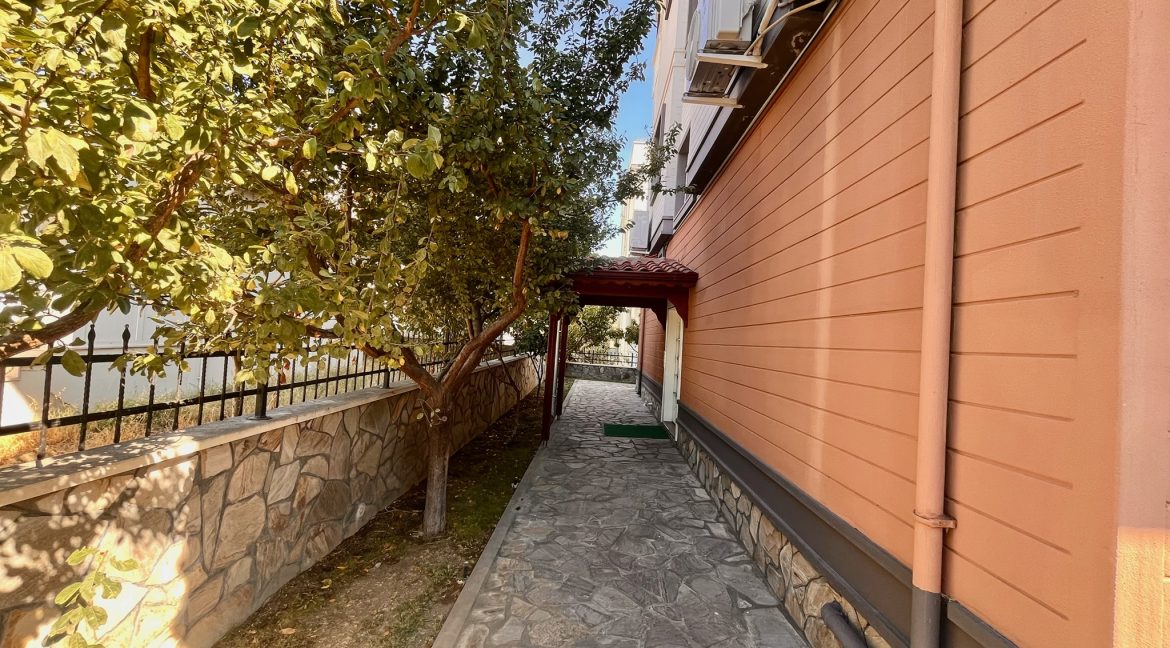 Sahil Mahallesi’nde Kiralık 3+1 Eşyalı Giriş Kat Daire