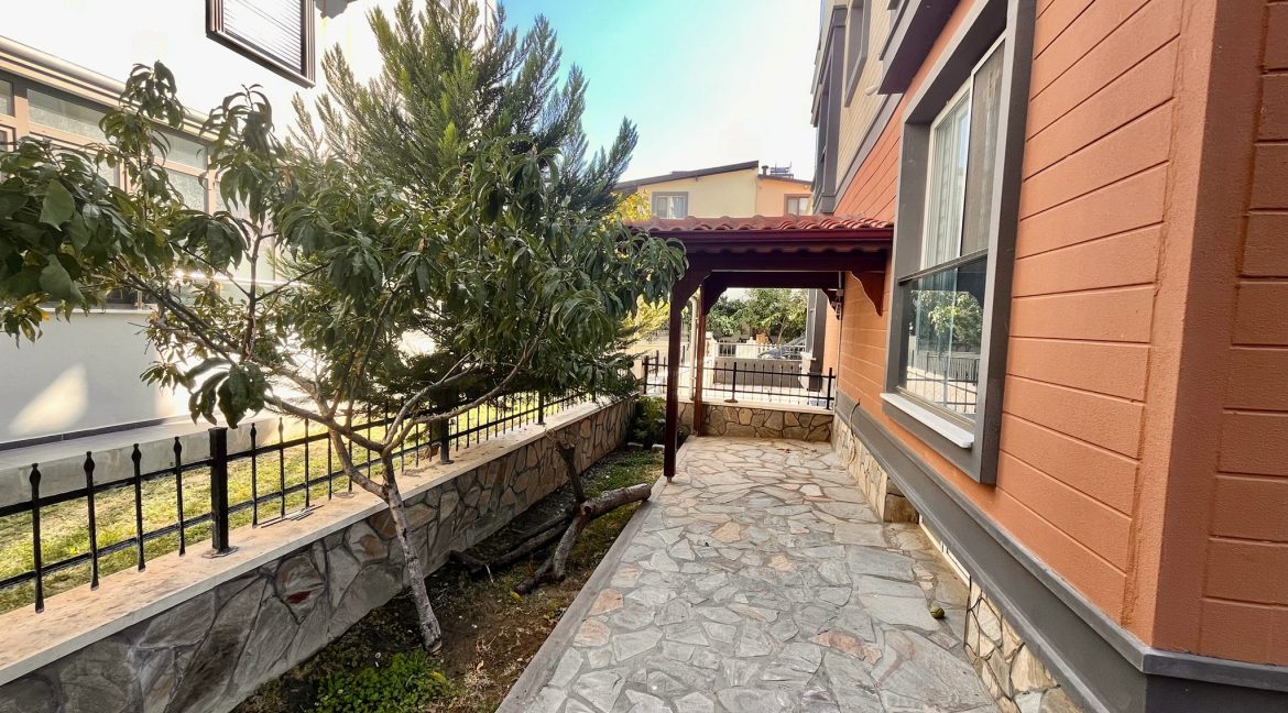 Sahil Mahallesi’nde Kiralık 3+1 Eşyalı Giriş Kat Daire