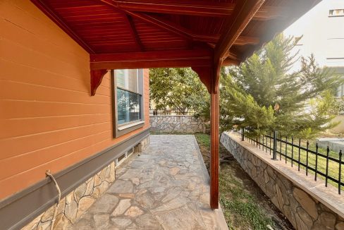 Sahil Mahallesi’nde Kiralık 3+1 Eşyalı Giriş Kat Daire