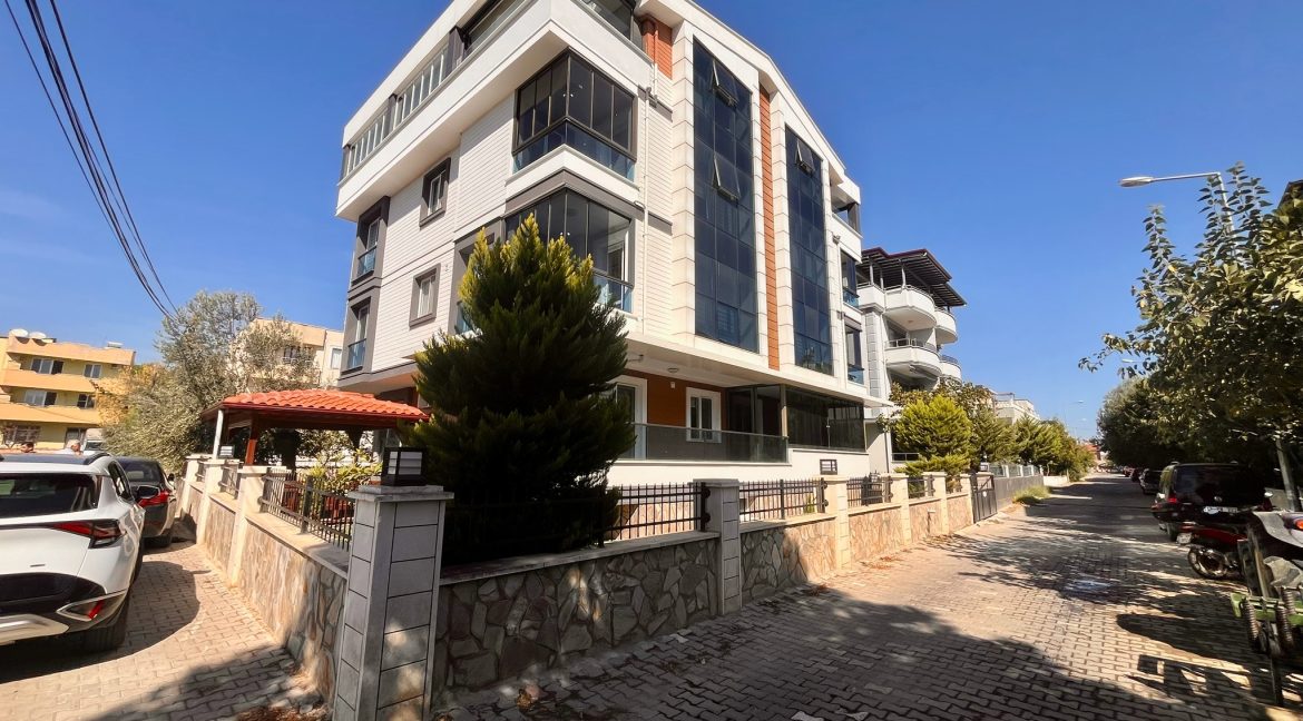 Sahil Mahallesi’nde Kiralık 3+1 Eşyalı Giriş Kat Daire