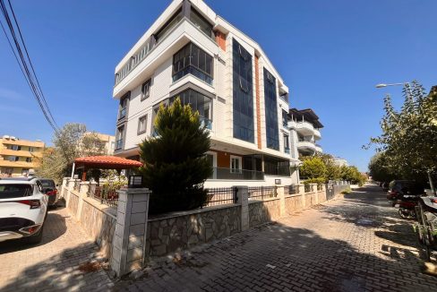 Sahil Mahallesi’nde Kiralık 3+1 Eşyalı Giriş Kat Daire