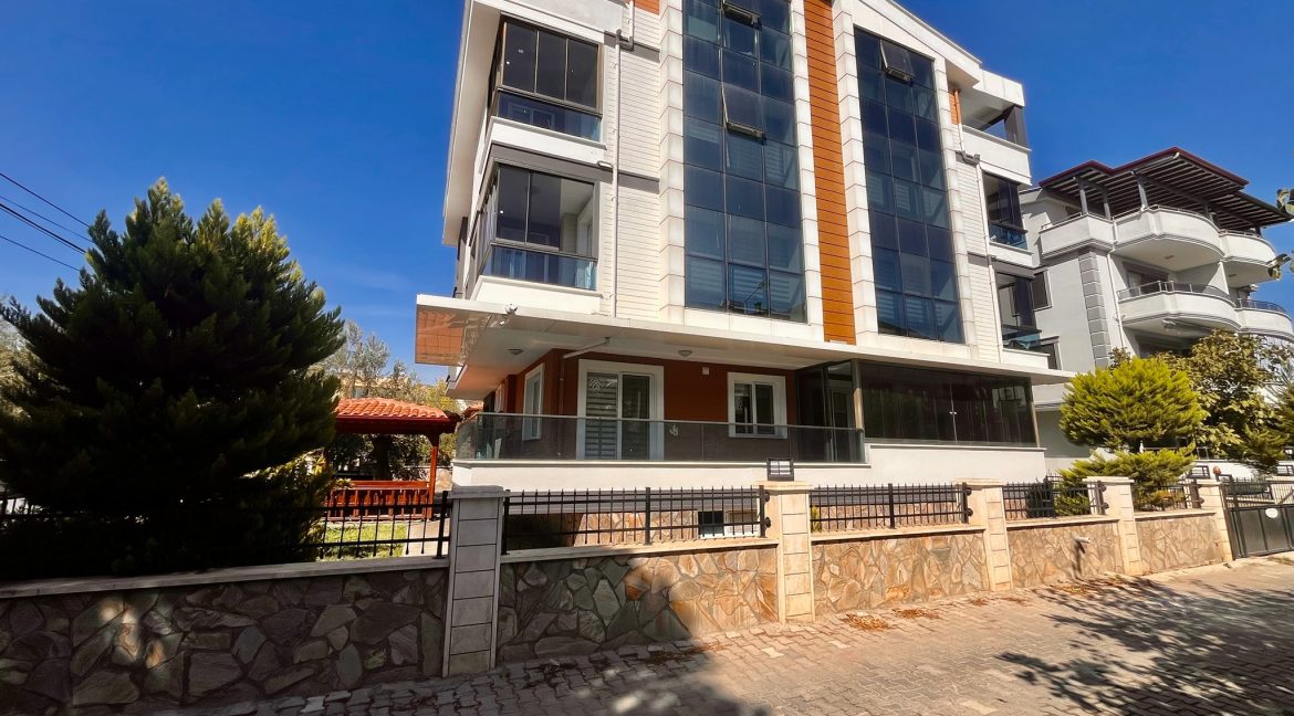 Sahil Mahallesi’nde Kiralık 3+1 Eşyalı Giriş Kat Daire