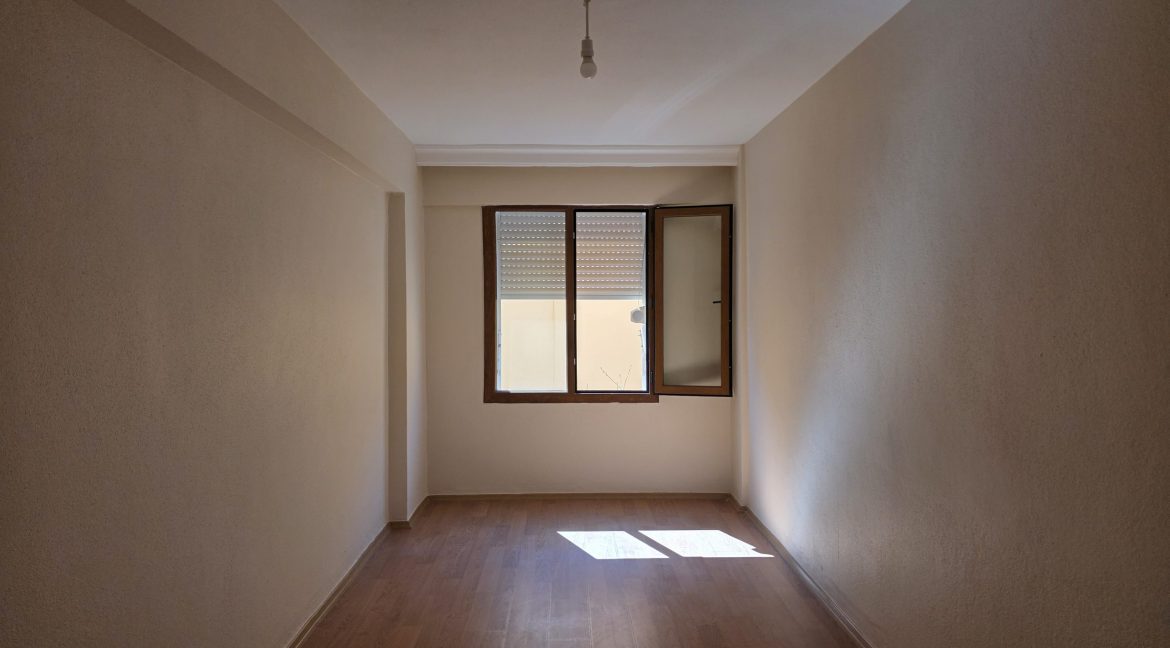 Küçükkuyu'da Nezih Bir Muhitte Satılık 2+1 Daire (18)