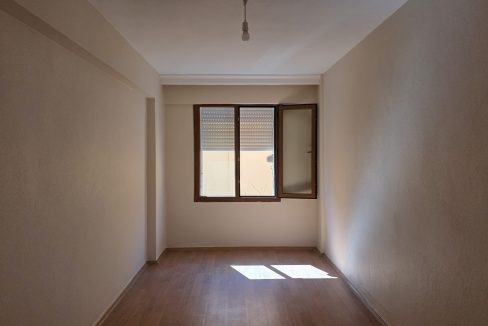 Küçükkuyu'da Nezih Bir Muhitte Satılık 2+1 Daire (18)