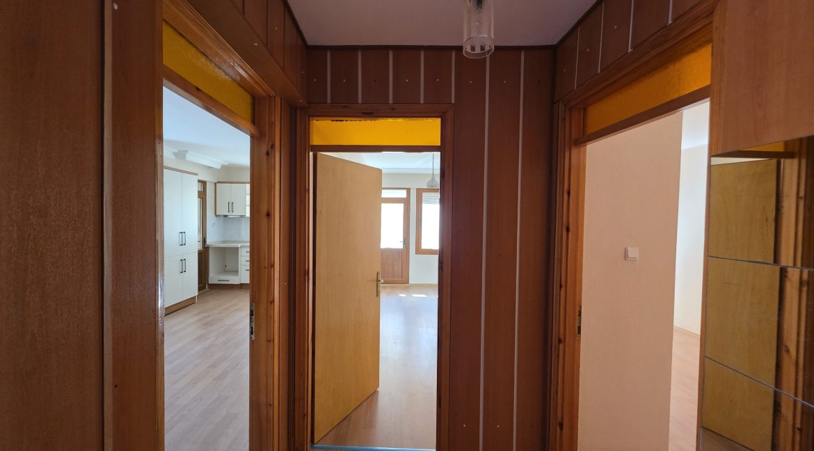 Küçükkuyu'da Nezih Bir Muhitte Satılık 2+1 Daire (2)