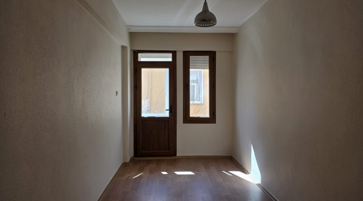 Küçükkuyu'da Nezih Bir Muhitte Satılık 2+1 Daire (24)