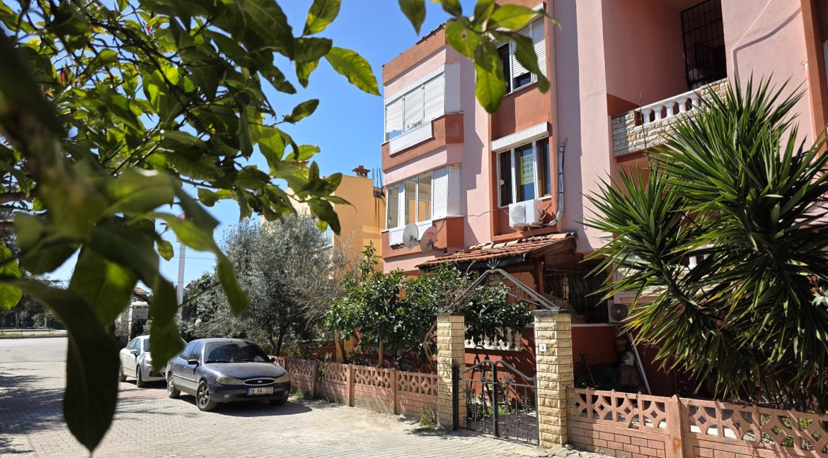 Küçükkuyu'da Nezih Bir Muhitte Satılık 2+1 Daire (26)