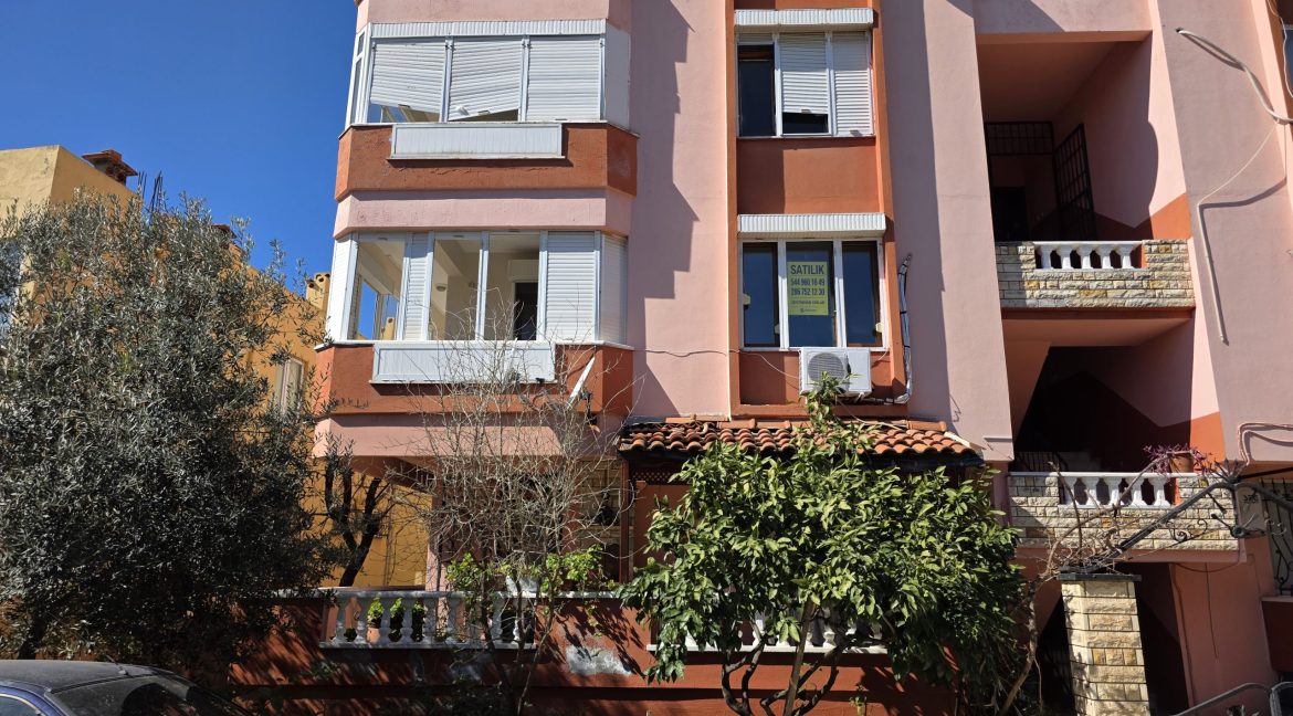 Küçükkuyu'da Nezih Bir Muhitte Satılık 2+1 Daire (29)