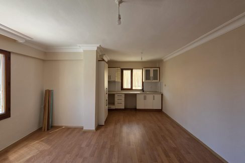 Küçükkuyu'da Nezih Bir Muhitte Satılık 2+1 Daire (4)