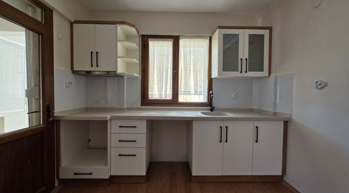 Küçükkuyu'da Nezih Bir Muhitte Satılık 2+1 Daire (6)