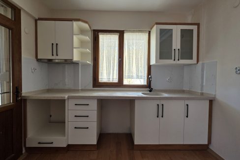 Küçükkuyu'da Nezih Bir Muhitte Satılık 2+1 Daire (6)