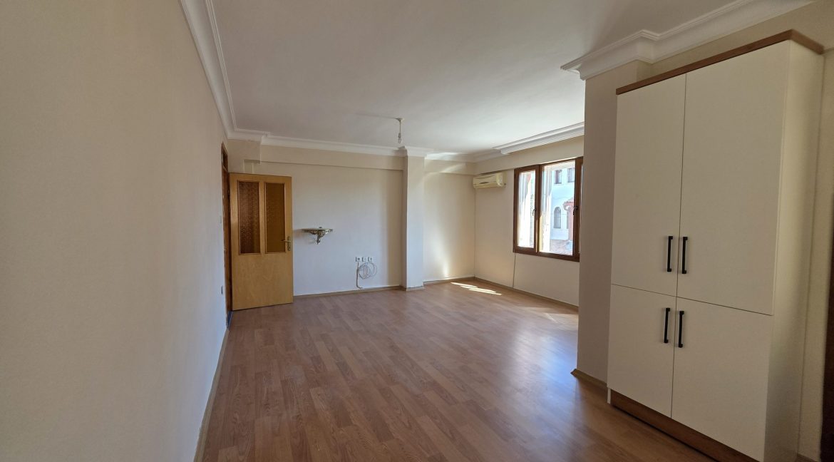 Küçükkuyu'da Nezih Bir Muhitte Satılık 2+1 Daire (7)