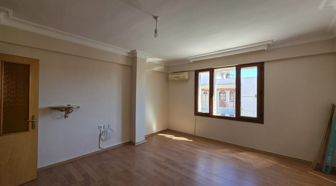 Küçükkuyu'da Nezih Bir Muhitte Satılık 2+1 Daire (8)