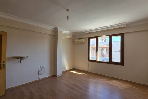 Küçükkuyu'da Nezih Bir Muhitte Satılık 2+1 Daire (8)