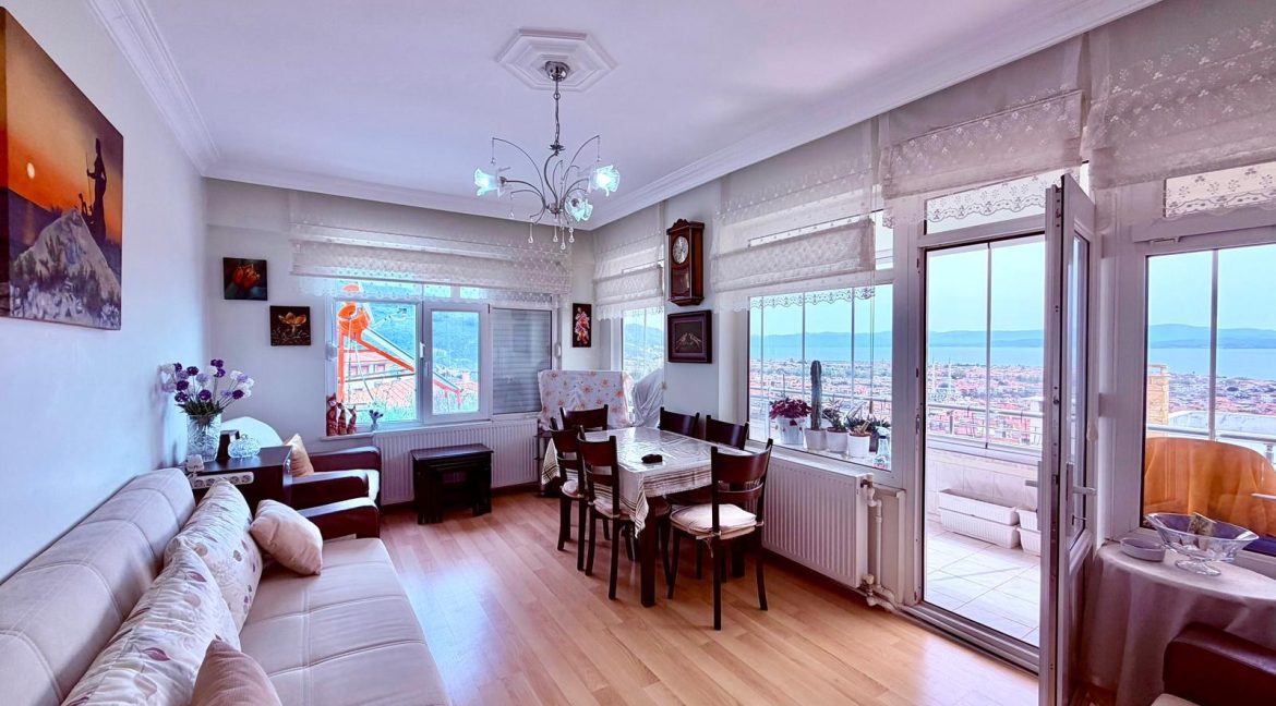 Altınoluk'ta Satılık Leb-i Derya Manzaralı 1+1 Daire  (2)