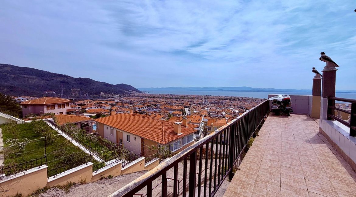 Altınoluk'ta Satılık Leb-i Derya Manzaralı 1+1 Daire  (4)