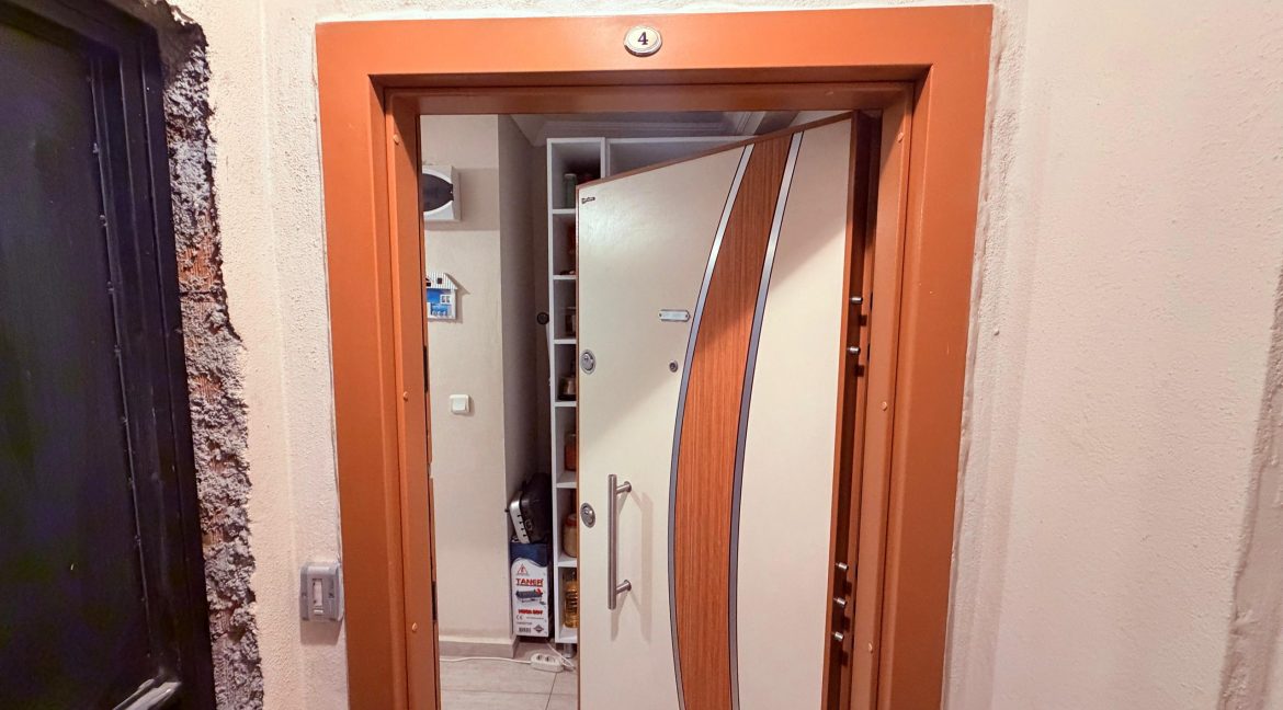 Küçükkuyu'da Satılık 1+1 Bahçe Katı Daire