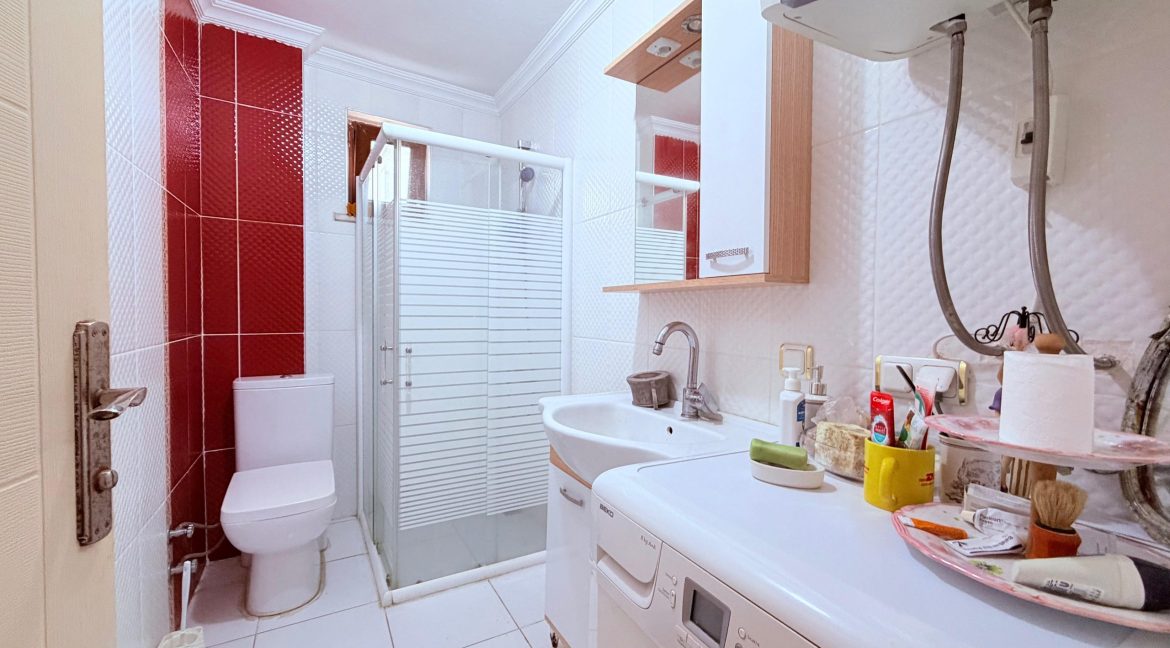 Küçükkuyu'da Satılık 1+1 Bahçe Katı Daire