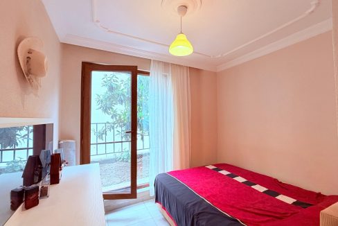 Küçükkuyu'da Satılık 1+1 Bahçe Katı Daire