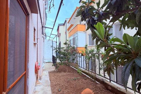 Küçükkuyu'da Satılık 1+1 Bahçe Katı Daire