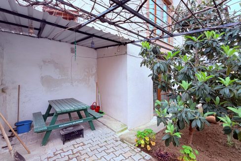 Küçükkuyu'da Satılık 1+1 Bahçe Katı Daire