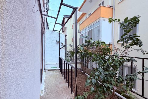 Küçükkuyu'da Satılık 1+1 Bahçe Katı Daire