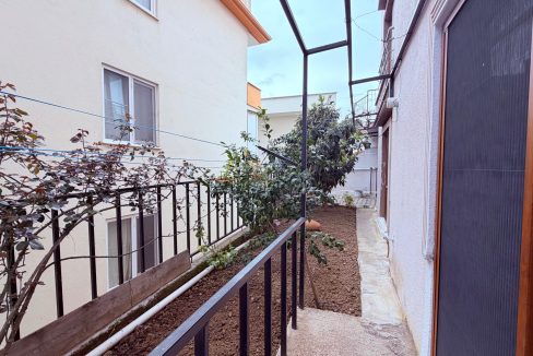 Küçükkuyu'da Satılık 1+1 Bahçe Katı Daire