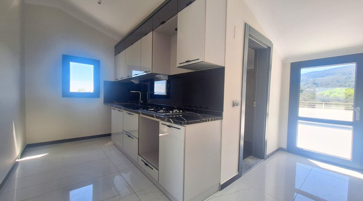 Güre’de Satılık Kaz Dağları ve Deniz Manzaralı Lüks Tam Müstakil Villa