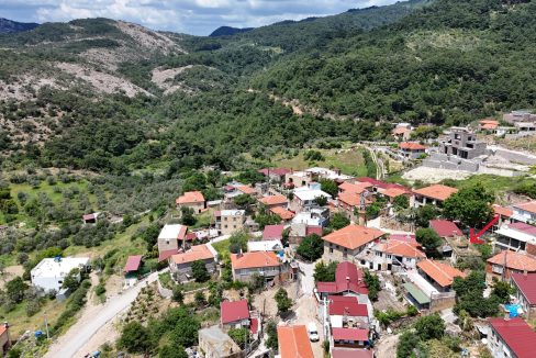 Arıklı'da Restorasyona Uygun, Geniş Bahçeli ve Deniz Manzaralı Kargir Ev (10)