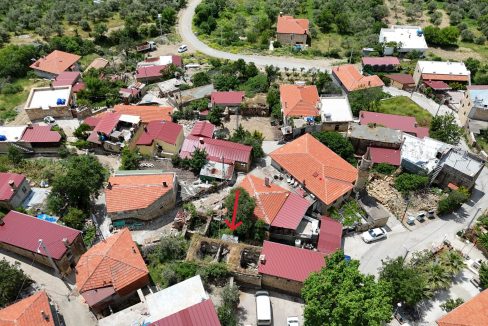 Arıklı'da Restorasyona Uygun, Geniş Bahçeli ve Deniz Manzaralı Kargir Ev (6)